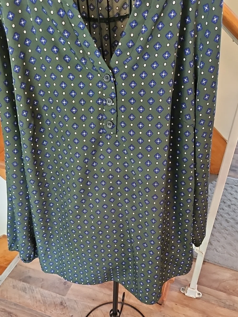 👚BLOOMCHIC Olive Green Geometric Button Tunic